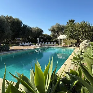 Isola Charm - A Historic Near Punta Del Pero Frühstückspension